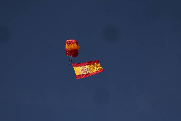 October 12 Parade for Hispanic Heritage Day A paratrooper carrying a Spanish flag during the solemn ceremony honoring the national flag and the military parade on October 12, Hispanic Heritage Day, in the Plaza de Cánovas del Castillo, on October 12, 2026, in Madrid, Spain. The events begin with the flag-raising ceremony and are followed by a tribute to those who gave their lives for the country. Subsequently, the military air and ground parades begin. Approximately 4,400 members of the Armed Forces, the security forces, and various civilian public institutions are participating this year in the parade presided over by the King and Queen. The aerial parade featured 50 fighter, training, and transport aircraft, as well as around 30 helicopt Copyright: xEduardoxParrax 7840635