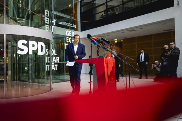 Lars Klingbeil, Vizekanzler, Bundesminister der Finanzen und Parteivorsitzender der SPD, spricht zu den Medien in Berlin, 12.10.2026. Die Pressekonferenz folgt auf den angekuendigten Ruecktritt von Baerbel Bas, Bundesministerin fuer Arbeit und Soziales, und der daraus resultierenden Praesidiumssitzung der SPD. Berlin Deutschland Copyright: xJulianexSonntagx