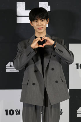 ˜Paradise Lost™ director, cast attend press conference in Seoul South Korean actor Bae Hyun-sung poses for photos during a media press conference for the movie Paradise Lost in Seoul, South Korea, on October 12, 2026. The psychological thriller film follows a mother who copes with loss through an AI version of her missing son, only to face confusion and tension when her real son mysteriously reappears after nine years. Seoul South Korea  Copyright: xMatrixxImagesx xJungxUi-Chelx