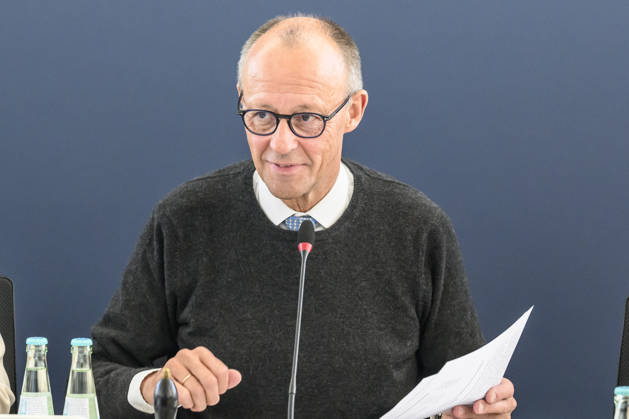 im Bild v.l.: Friedrich Merz MdB, GER, Berlin, Bildtermin - vor der Bundesvorstandssitzung mit Bundeskanzler Friedrich Merz MdB, 12.10.2026, Copyright: HMBxMedia UwexKoch