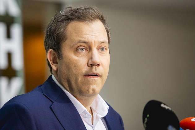 Lars Klingbeil, Vizekanzler, Bundesminister der Finanzen und Parteivorsitzender der SPD, spricht zu den Medien in Berlin, 12.10.2026. Die Pressekonferenz folgt auf den angekuendigten Ruecktritt von Baerbel Bas, Bundesministerin fuer Arbeit und Soziales, und der daraus resultierenden Praesidiumssitzung der SPD. Berlin Deutschland Copyright: xJulianexSonntagx