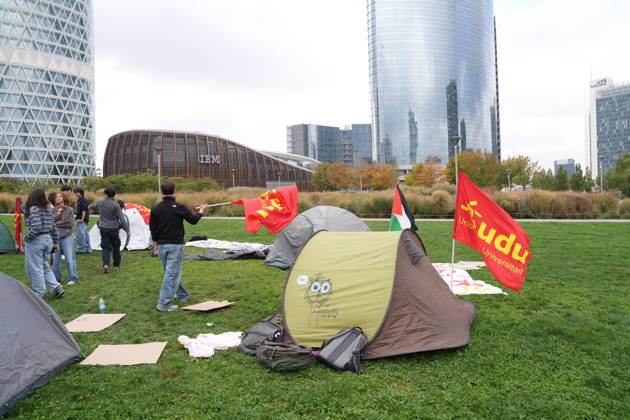RECORD DATE NOT STATED IPA89591424 - Milan, October 12, 2026: Tents at the Biblioteca degli Alberi: University students from the Unione degli Universitari (UDU) are camping out to protest the high cost of living and skyrocketing rents Copyright: xx xDuilioxPiaggesix IPA89591424.jpeg