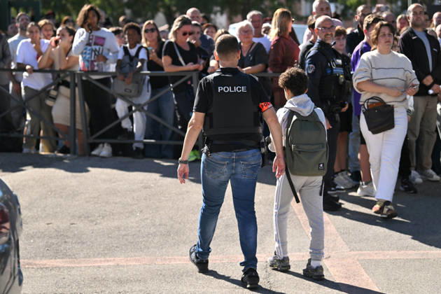 NEWS : Le principal d un college et une professeure blessÃ s par balle par un tir de fusil de chasse Ã Aubagne NEWS : Le principal du college Lakanal Ã Aubagne et une professeure blessÃ s par balle par un tir de fusil de chasse, le 12 octobre 2026. AubagneFrance  Copyright: xWilliamxCannarellax