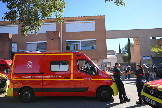 NEWS : Le principal d un college et une professeure blessÃ s par balle par un tir de fusil de chasse Ã Aubagne NEWS : Le principal du college Lakanal Ã Aubagne et une professeure blessÃ s par balle par un tir de fusil de chasse, le 12 octobre 2026. AubagneFrance  Copyright: xWilliamxCannarellax