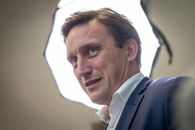 Sebastian Lechner, Landesvorsitzender CDU Niedersachsen, im Gespräch mit Journalisten im Konrad-Adenauer-Haus am Rande der Präsidiumsklausur;Präsidiumsklausurtagung der CDU Deutschlands in Berlin, Oktober 2026, Berlin Berlin Deutschland Konrad-Adenauer-Haus