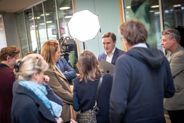 Sebastian Lechner, Landesvorsitzender CDU Niedersachsen, im Gespräch mit Journalisten im Konrad-Adenauer-Haus am Rande der Präsidiumsklausur;Präsidiumsklausurtagung der CDU Deutschlands in Berlin, Oktober 2026, Berlin Berlin Deutschland Konrad-Adenauer-Haus