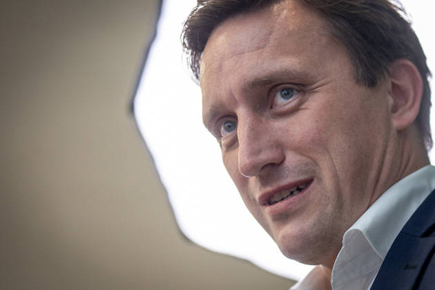 Sebastian Lechner, Landesvorsitzender CDU Niedersachsen, im Gespräch mit Journalisten im Konrad-Adenauer-Haus am Rande der Präsidiumsklausur;Präsidiumsklausurtagung der CDU Deutschlands in Berlin, Oktober 2026, Berlin Berlin Deutschland Konrad-Adenauer-Haus