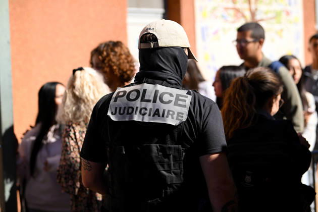 NEWS : Le principal d un college et une professeure blessÃ s par balle par un tir de fusil de chasse Ã Aubagne NEWS : Le principal du college Lakanal Ã Aubagne et une professeure blessÃ s par balle par un tir de fusil de chasse, le 12 octobre 2026. AubagneFrance  Copyright: xWilliamxCannarellax