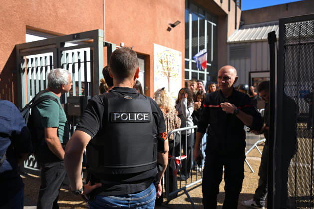 NEWS : Le principal d un college et une professeure blessÃ s par balle par un tir de fusil de chasse Ã Aubagne Le principal du college Lakanal Ã Aubagne et une professeure blessÃ s par balle par un tir de fusil de chasse, le 12 octobre 2026. AubagneFrance  Copyright: xWilliamxCannarellax