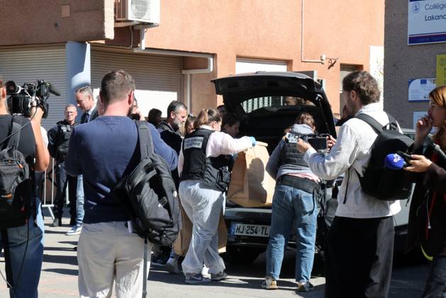 Shooting at Lakanal Middle School PHOTOPQR LA PROVENCE Stephane DUCLET Aubagne 12 10 2026 On Monday morning, the principal of Lakanal Middle School in Aubagne was On Monday morning, the principal of Lakanal Middle School in Aubagne was wounded in the leg after being shot. A 37-year-old teacher was also hit, while the alleged perpetrator, a 14-year-old middle school student, was arrested. On October 12, 2026, the principal of a middle school in Aubagne, Bouches-du-Rhône, and a teacher were wounded by a shot from a hunting rifle fired by a student who had entered the school armed with a shotgun. Aubagne, Bouches-du-Rhône, France Copyright: xPHOTOPQR LAxPROVENCE MAXPPPxStephanexDUCLETx 20261012PVL0346 20261012PVL0346