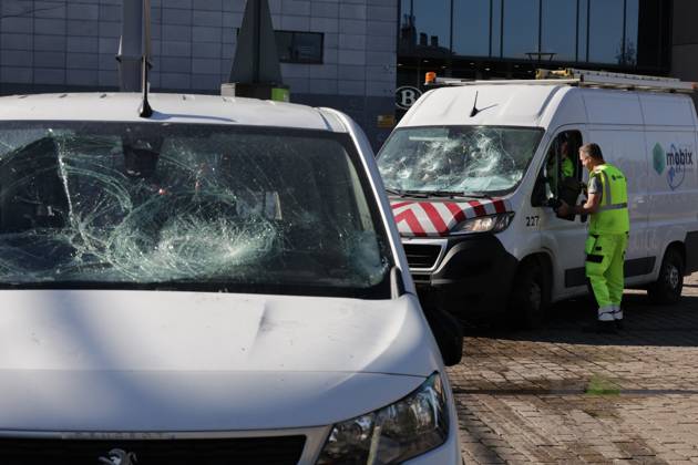 Police pictured during a riot outside the Gare du Midi-Zuid Station, in Brussels on Monday 12 October 2026, as a strike in the public services against the Federal Government s budgetary measures is organised by the trade unions.  NICOLASxMAETERLINCK 189546747