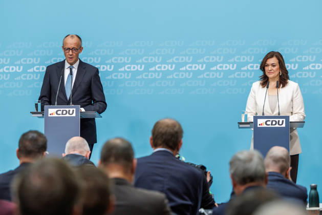 Pressekonferenz mit dem Vorsitzenden der CDU Deutschlands, Bundeskanzler Friedrich Merz und der Generalsekretärin der CDU Deutschlands Franziska Hoppermann Pressekonferenz mit dem Vorsitzenden der CDU Deutschlands, Bundeskanzler Friedrich Merz und der Generalsekretärin der CDU Deutschlands Franziska Hoppermann am 12.10.2026 in Berlin. Berlin Berlin Deutschland CDU-Bundesgeschäftsstelle (Konrad-Adenauer-Haus)