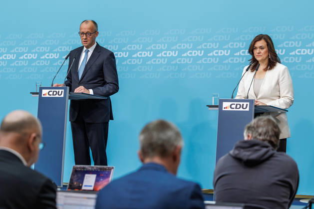 Pressekonferenz mit dem Vorsitzenden der CDU Deutschlands, Bundeskanzler Friedrich Merz und der Generalsekretärin der CDU Deutschlands Franziska Hoppermann Pressekonferenz mit dem Vorsitzenden der CDU Deutschlands, Bundeskanzler Friedrich Merz und der Generalsekretärin der CDU Deutschlands Franziska Hoppermann am 12.10.2026 in Berlin. Berlin Berlin Deutschland CDU-Bundesgeschäftsstelle (Konrad-Adenauer-Haus)
