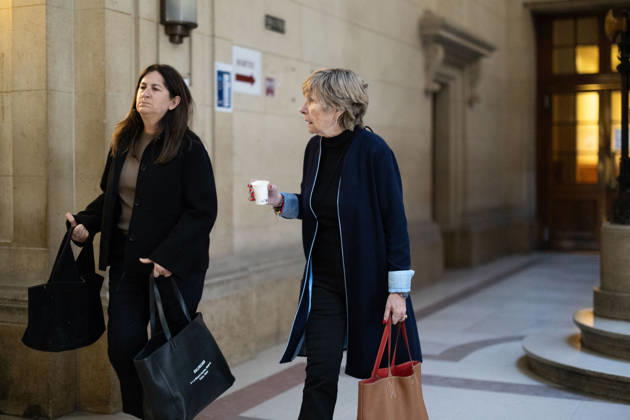 Trial of Mimi Marchand for alleged extortion of Karine Le Marchand - Paris French journalist Michele Marchand also known as Mimi Marchand and her lawyer Caroline Toby arrive at the Paris courthouse for the appeal hearing in her case involving the alleged extortion of French television presenter Karine Le Marchand, in Paris, on October 12, 2026. Photo by Raphael Lafargue ABACAPRESS.COM Paris France  Copyright: xLafarguexRaphael ABACAx