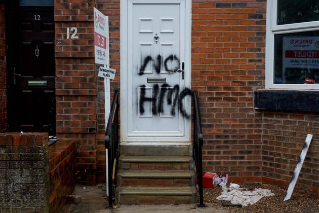Anti-migrant protest in Manchester MANCHESTER, UNITED KINGDOM - OCTOBER 12: The homes of migrants are vandalised by anti-migrant protesters during an action day in Salford, Manchester on 12 October, United Kingdom. Loannis Alexopoulos Anadolu Manchester United Kingdom. Editorial use only. Please get in touch for any other usage.  Copyright: x2026xAnadoluxLoannisxAlexopoulosx