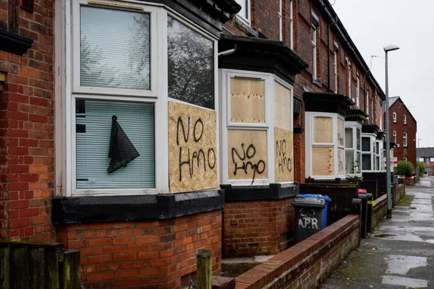 Anti-migrant protest in Manchester MANCHESTER, UNITED KINGDOM - OCTOBER 12: The homes of migrants are vandalised by anti-migrant protesters during an action day in Salford, Manchester on 12 October, United Kingdom. Loannis Alexopoulos Anadolu Manchester United Kingdom. Editorial use only. Please get in touch for any other usage.  Copyright: x2026xAnadoluxLoannisxAlexopoulosx
