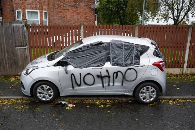 Anti-migrant protest in Manchester MANCHESTER, UNITED KINGDOM - OCTOBER 12: The vehicle of migrants are vandalised by anti-migrant protesters during an action day in Salford, Manchester on 12 October, United Kingdom. Loannis Alexopoulos Anadolu Manchester United Kingdom. Editorial use only. Please get in touch for any other usage.  Copyright: x2026xAnadoluxLoannisxAlexopoulosx