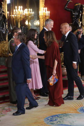 The King and Queen, the Princess of Asturias, and Infanta Sofía preside over the reception at the Royal Palace in celebration of National Day. Ana Rosa Quintana during the reception with the King and Queen, Princess Leonor, and Infanta Sofía on the occasion of National Day, at the Royal Palace, on October 12, 2026, in Madrid, Spain. The event is presided over by the King and Queen, the Princess of Asturias, and Infanta Sofía following the solemn ceremony honoring the national flag and the military parade held in Plaza de Cánovas del Castillo. The purpose of the National Day commemoration is to solemnly recall moments in our collective history that form part of our shared historical, cultural, and social heritage, recognized as such by the Copyright: xRaulxTerrelx 7841045
