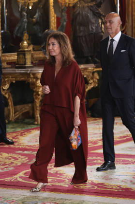 The King and Queen, the Princess of Asturias, and Infanta Sofía preside over the reception at the Royal Palace in celebration of National Day. Ana Rosa Quintana during the reception with the King and Queen, Princess Leonor, and Infanta Sofía on the occasion of National Day, at the Royal Palace, on October 12, 2026, in Madrid, Spain. The event is presided over by the King and Queen, the Princess of Asturias, and Infanta Sofía following the solemn ceremony honoring the national flag and the military parade held in Plaza de Cánovas del Castillo. The purpose of the National Day commemoration is to solemnly recall moments in our collective history that form part of our shared historical, cultural, and social heritage, recognized as such by the Copyright: xRaulxTerrelx 7841043