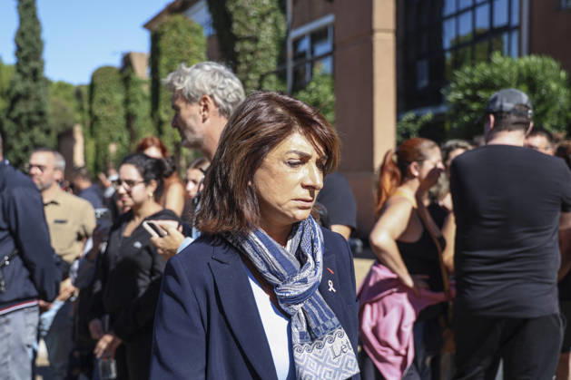 Statement by Martine Vassal, President of the Bouches-du-Rhône Departmental Council: A middle school principal and a teacher were shot and wounded, and a 14-year-old shooter was arrested at Joseph Lakanal Middle School in Aubagne, France, October 12, 2026 Meddah Bestimage Joseph Lakanal Middle School after a principal was injured by a 12-gauge hunting rifle shot and a teenager was arrested in Aubagne, southern France, on October 12, 2026. The principal was struck by a 12-gauge hunting rifle shot, the same source specified, adding that a member of the teaching staff was also struck. The victim’s life is not in danger. Aubagne, France Copyright: xMeddahx xBestimagexMeddahx xBestimagex