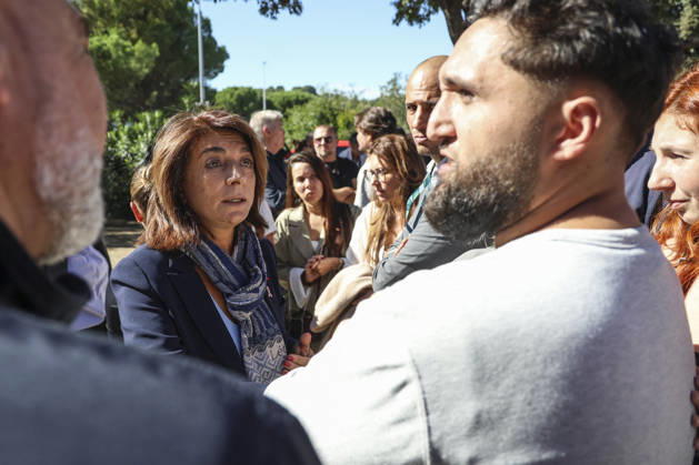 Statement by Martine Vassal, President of the Bouches-du-Rhône Departmental Council: A middle school principal and a teacher were shot and wounded, and a 14-year-old shooter was arrested at Joseph Lakanal Middle School in Aubagne, France, October 12, 2026 Meddah Bestimage Joseph Lakanal Middle School after a principal was injured by a 12-gauge hunting rifle shot and a teenager was arrested in Aubagne, southern France, on October 12, 2026. The principal was struck by a 12-gauge hunting rifle shot, the same source specified, adding that a member of the teaching staff was also struck. The victim’s life is not in danger. Aubagne, France Copyright: xMeddahx xBestimagexMeddahx xBestimagex