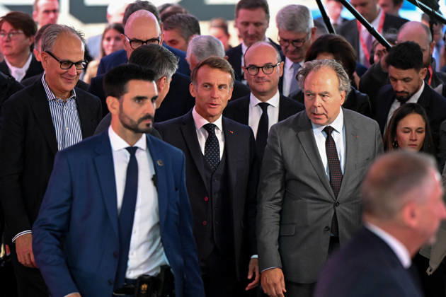 French President Emmanuel Macron, accompanied by Luc Chatel and Roland Lescure, Minister of the Economy, Finance, and Industrial, Energy, and Digital Sovereignty, attends the 2026 Paris Motor Show at Paris Expo · Porte de Versailles in Paris, France, on October 12, 2026. Lionel Urman Bestimage French President Emmanuel Macron at the international Paris Motor Show at the Porte de Versailles in Paris, France, on October 12, 2026. Paris, France Copyright: xLIONELxURMANxx xBESTIMAGExLIONELxURMANxx xBESTIMAGEx