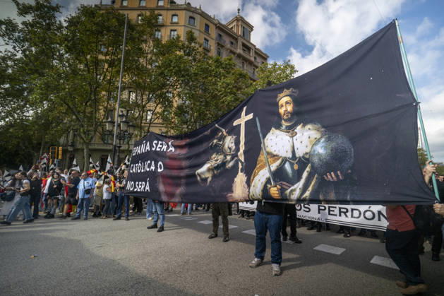 Demonstration in Barcelona under the slogan Catalonia with Ceuta: One Spain —Several people during a demonstration under the slogan Catalonia with Ceuta: One Spain, on October 12, 2026, in Barcelona, Catalonia, Spain. The rally marking October 12, organized by Unidos por Ceuta, Espanya i Catalans, Catalunya Suma, S’ha Acabat, and Impulso Ciudadano, aims to celebrate the National Day and reaffirm the unity of Spain and the ties between Catalonia and Ceuta. OCTOBER 12, 2026 Lorena Sopê Barcelona, Catalonia Barcelona, Catalonia, Spain Copyright: xLorenaxSopênax 7841089