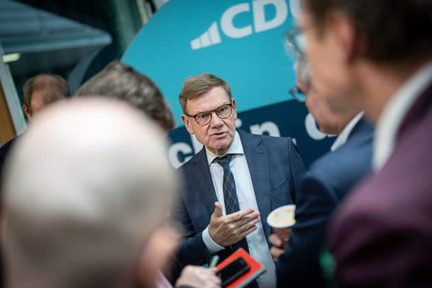 Außenminister Johann Wadephul im Konrad-Adenauer-Haus, im Gespräch mit Journalisten;Präsidiumsklausurtagung der CDU Deutschlands in Berlin, Oktober 2026, Berlin Berlin Deutschland Konrad-Adenauer-Haus