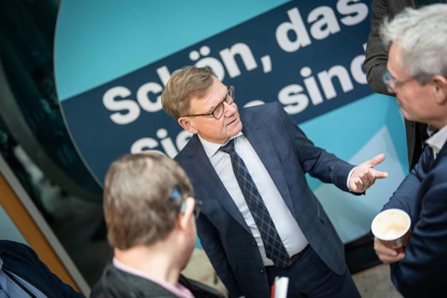 Außenminister Johann Wadephul im Konrad-Adenauer-Haus, im Gespräch mit Journalisten;Präsidiumsklausurtagung der CDU Deutschlands in Berlin, Oktober 2026, Berlin Berlin Deutschland Konrad-Adenauer-Haus