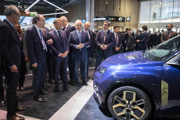 President Macron at Paris Motor Show - Paris French President Emmanuel Macron, Head of French auto industry lobby PFA ( plateforme de l Automobile ) Luc Chatel and Renault Group Global CEO Francois Provost visits the Renault stand at the Paris Motor Show in Paris, on October 12, 2026. Photo by Eliot Blondet ABACAPRESS.COM Paris France France  Copyright: xBlondetxEliot ABACAx