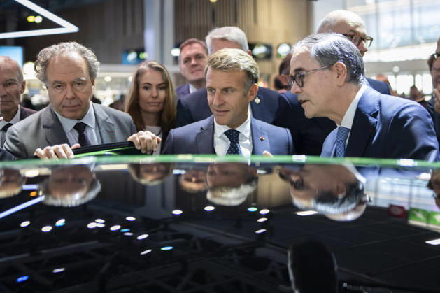 President Macron at Paris Motor Show - Paris French President Emmanuel Macron, Head of French auto industry lobby PFA ( plateforme de l Automobile ) Luc Chatel and Renault Group Global CEO Francois Provost visits the Renault stand at the Paris Motor Show in Paris, on October 12, 2026. Photo by Eliot Blondet ABACAPRESS.COM Paris France France  Copyright: xBlondetxEliot ABACAx