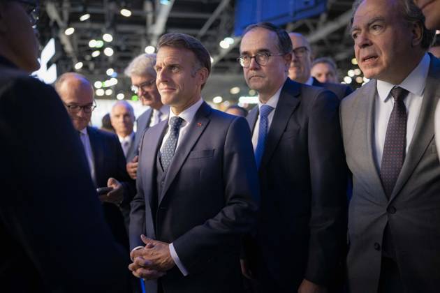 President Macron at Paris Motor Show - Paris French President Emmanuel Macron, Head of French auto industry lobby PFA ( plateforme de l Automobile ) Luc Chatel and Renault Group Global CEO Francois Provost visits the Renault stand at the Paris Motor Show in Paris, on October 12, 2026. Photo by Eliot Blondet ABACAPRESS.COM Paris France France  Copyright: xBlondetxEliot ABACAx