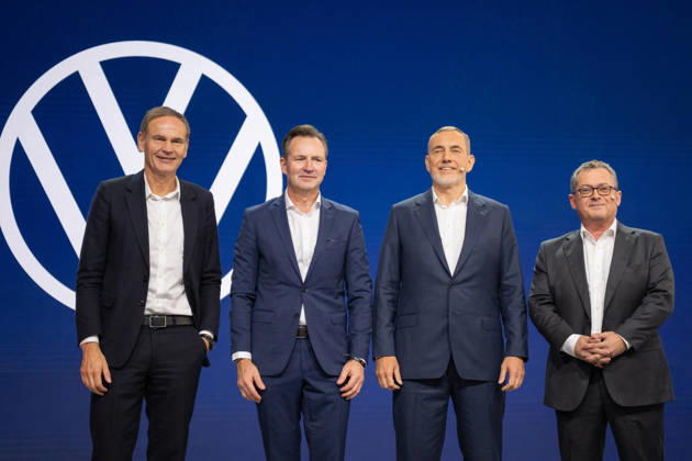 Paris Motor Show Volkswagen Press Conference - Paris AJ Oliver Blume, CEO of the Volkswagen Group, Thomas Schaefer, CEO of Volkswagen Passenger Cars, and Martin Jahn, President of the Czech Automotive Industry Association and Member of the Board of Management of the Volkswagen Brand responsible for Sales, Marketing and After Sales , pose during the 91st edition of the international Paris Motor Show (Mondial de l’auto) at the Porte de Versailles in Paris on October 12, 2026. Photo by Alexis Jumeau ABACAPRESS.COM Paris France  Copyright: xJumeauxAlexis ABACAx