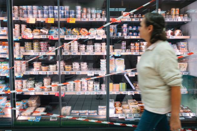 CYBERATTACK ON REFRIGERATION SYSTEMS IN SUPERMARKETS PHOTOPQR OUEST FRANCE ELSA RANCEL OUEST FRANCE LANNION OCTOBER 12, 2026 A cyberattack affected the refrigeration systems of about 100 major retail chains, such as Intermarché, Super U, and Leclerc, on Monday, October 12, 2026. Here, at this Intermarché in the Côtes-d’Armor—the store does not wish to be identified or named—the refrigerators in all the fresh and frozen food aisles have been shut down. THE SUPERMARKET DOES NOT WISH TO BE NAMED, SIMPLY A SCENE FROM AN INTERMARCHÉ IN THE CÔTES-D’ARMOR Photo by ELSA RANCEL, OUEST FRANCE Several large and medium-sized retailers were victims of a cyberattack that affected refrigeration equipment on the night of Monday, October 12, 2026, in LANNI  Copyright: xPHOTOPQR OUESTxFRANCE MAXPPPxELSAxRANCELx xOUEST-FRANCEx 20261012OFR1185 20261012OFR1185