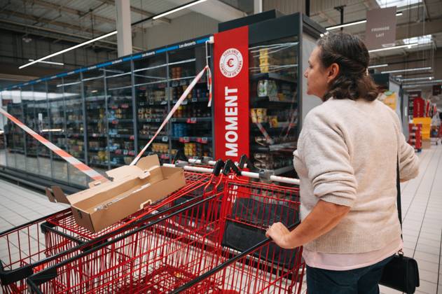 CYBERATTACK ON REFRIGERATION SYSTEMS IN SUPERMARKETS PHOTOPQR OUEST FRANCE ELSA RANCEL OUEST FRANCE LANNION OCTOBER 12, 2026 A cyberattack affected the refrigeration systems of about 100 major retail chains, such as Intermarché, Super U, and Leclerc, on Monday, October 12, 2026. Here, at this Intermarché in the Côtes-d’Armor—the store does not wish to be identified or named—the refrigerators in all the fresh and frozen food aisles have been shut down. THE SUPERMARKET DOES NOT WISH TO BE NAMED, SIMPLY A SCENE FROM AN INTERMARCHÉ IN THE CÔTES-D’ARMOR Photo by ELSA RANCEL, OUEST FRANCE Several large and medium-sized retailers were victims of a cyberattack that affected refrigeration equipment on the night of Monday, October 12, 2026, in LANNI  Copyright: xPHOTOPQR OUESTxFRANCE MAXPPPxELSAxRANCELx xOUEST-FRANCEx 20261012OFR1186 20261012OFR1186