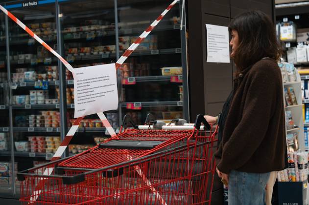 CYBERATTACK ON REFRIGERATION SYSTEMS IN SUPERMARKETS PHOTOPQR OUEST FRANCE ELSA RANCEL OUEST FRANCE LANNION OCTOBER 12, 2026 A cyberattack affected the refrigeration systems of about 100 major retail chains, such as Intermarché, Super U, and Leclerc, on Monday, October 12, 2026. Here, at this Intermarché in the Côtes-d’Armor—the store does not wish to be identified or named—the refrigerators in all the fresh and frozen food aisles have been shut down. THE SUPERMARKET DOES NOT WISH TO BE NAMED, SIMPLY A SCENE FROM AN INTERMARCHÉ IN THE CÔTES-D’ARMOR Photo by ELSA RANCEL, OUEST FRANCE Several large and medium-sized retailers were victims of a cyberattack that affected refrigeration equipment on the night of Monday, October 12, 2026, in LANNI  Copyright: xPHOTOPQR OUESTxFRANCE MAXPPPxELSAxRANCELx xOUEST-FRANCEx 20261012OFR1191 20261012OFR1191