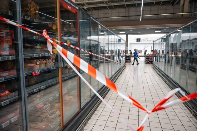 Cyberattack on Refrigerators PHOTOPQR OUEST FRANCE ELSA RANCEL OUEST FRANCE LANNION October 12, 2026 A cyberattack affected the refrigeration systems of about 100 major retail chains, such as Intermarché, Super U, and Leclerc, on Monday, October 12, 2026. Here, at this Intermarché in the Côtes-d’Armor—the store does not wish to be identified or named—the refrigerators in all the fresh and frozen food aisles have been shut down. THE SUPERMARKET DOES NOT WISH TO BE NAMED, SIMPLY A SCENE FROM AN INTERMARCHÉ IN THE CÔTES-D’ARMOR Photo by ELSA RANCEL, OUEST FRANCE Several large and medium-sized retailers were victims of a cyberattack that affected refrigeration equipment on the night of Monday, October 12, 2026, in LANNION, France  Copyright: xPHOTOPQR OUESTxFRANCE MAXPPPxELSAxRANCELx xOUEST-FRANCEx 20261012OFR1203 20261012OFR1203