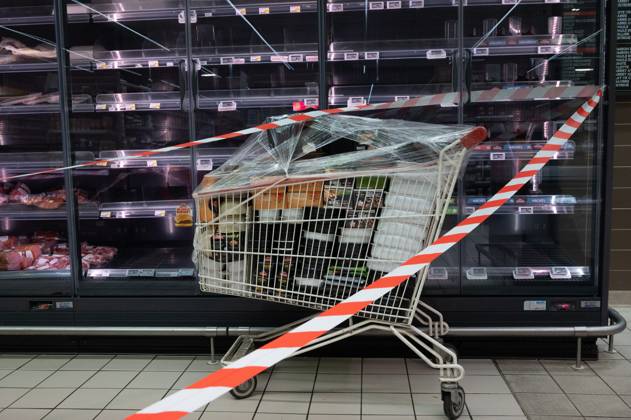 Cyberattack on Refrigerators PHOTOPQR OUEST FRANCE ELSA RANCEL OUEST FRANCE LANNION October 12, 2026 A cyberattack affected the refrigeration systems of about 100 major retail chains, such as Intermarché, Super U, and Leclerc, on Monday, October 12, 2026. Here, at this Intermarché in the Côtes-d’Armor—the store does not wish to be identified or named—the refrigerators in all the fresh and frozen food aisles have been shut down. THE SUPERMARKET DOES NOT WISH TO BE NAMED, SIMPLY A SCENE FROM AN INTERMARCHÉ IN THE CÔTES-D’ARMOR Photo by ELSA RANCEL, OUEST FRANCE Several large and medium-sized retailers were victims of a cyberattack that affected refrigeration equipment on the night of Monday, October 12, 2026, in LANNION, France Copyright: xPHOTOPQR OUESTxFRANCE MAXPPPxELSAxRANCELx xOUEST-FRANCEx 20261012OFR1219 20261012OFR1219