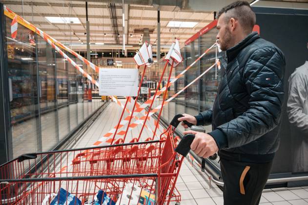 Cyberattack on Refrigerators PHOTOPQR OUEST FRANCE ELSA RANCEL OUEST FRANCE LANNION October 12, 2026 A cyberattack affected the refrigeration systems of about 100 major retail chains, such as Intermarché, Super U, and Leclerc, on Monday, October 12, 2026. Here, at this Intermarché in the Côtes-d’Armor—the store does not wish to be identified or named—the refrigerators in all the fresh and frozen food aisles have been shut down. THE SUPERMARKET DOES NOT WISH TO BE NAMED, SIMPLY A SCENE FROM AN INTERMARCHÉ IN THE CÔTES-D’ARMOR Photo by ELSA RANCEL, OUEST FRANCE Several large and medium-sized retailers were victims of a cyberattack that affected refrigeration equipment on the night of Monday, October 12, 2026, in LANNION, France Copyright: xPHOTOPQR OUESTxFRANCE MAXPPPxELSAxRANCELx xOUEST-FRANCEx 20261012OFR1224 20261012OFR1224