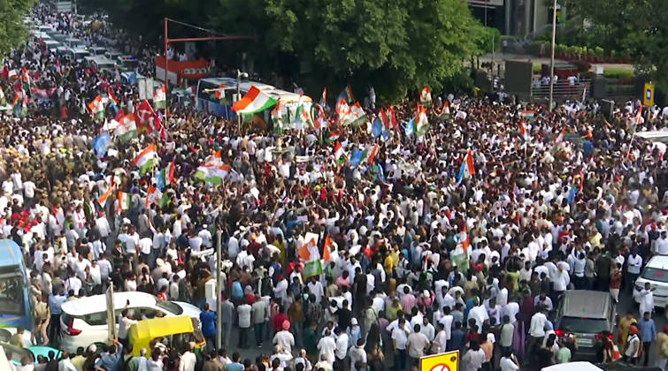 RECORD DATE NOT STATED INDIA Bloc leaders protest over the SIR row New Delhi, Oct 12 (ANI): Protesters in large numbers gather during the INDIA bloc-led protest march to the Supreme Court over the Special Intensive Revision (SIR) row, in New Delhi on Monday. (ANI Video Grab) NEW DELHI Delhi India Copyright: xANIx ANI_20261012341