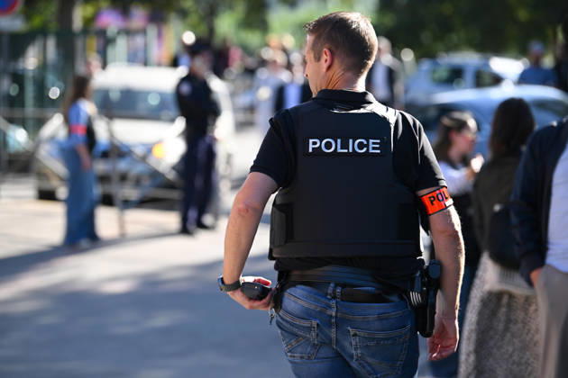 NEWS : Le principal d un college et une professeure blessàs par balle par un tir de fusil de chasse à Aubagne Le principal du college Lakanal à Aubagne et une professeure blessàs par balle par un tir de fusil de chasse, le 12 octobre 2026. AubagneFrance Copyright: xWilliamxCannarellax