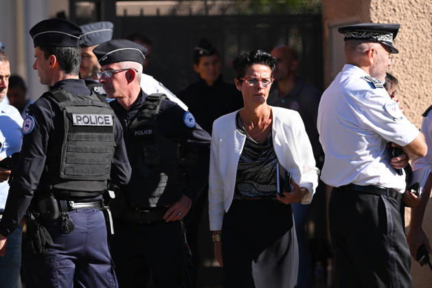 NEWS : Le principal d un college et une professeure blessàs par balle par un tir de fusil de chasse à Aubagne Corinne Simon, Prà fete dà là guà e aupres du prà fet de police des Bouches-du-Rhà ne, à Aubagne, le 12 octobre 2026. AubagneFrance Copyright: xWilliamxCannarellax