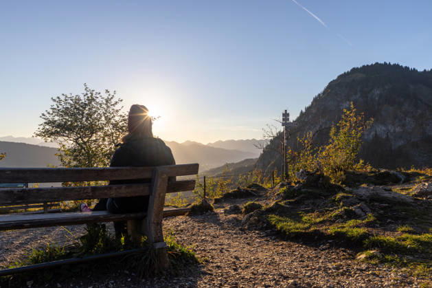 Herbstabend im Allgäu Blick in die Abendsonne in den bayerischen Alpen bei Oberjoch., Bad Hindelang Bayern Deutschland