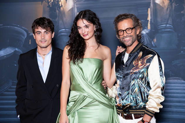 Le Fantome De L Opera Paris Film Premiere Julien De Saint-Jean, Deva Cassel, Romain Duris attends Le Fantôme de lOpéra Paris Film Premiere at Pathe Palace on October 12, 2026 in Paris, France. Photo by Nasser Berzane ABACAPRESS.COM Paris France  Copyright: xBerzanexNasser ABACAx