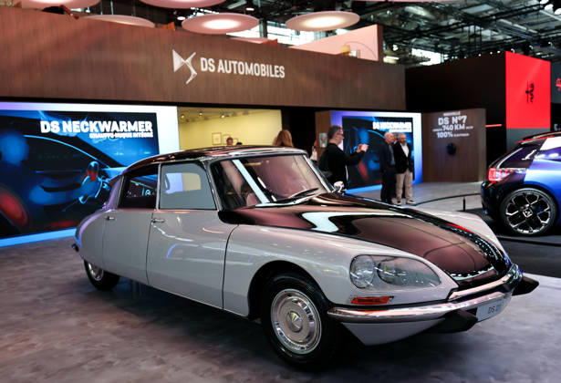 (261012) -- PARIS, Oct. 12, 2026 -- A vehicle on display is seen during the Paris Motor Show in Paris, France, Oct. 12, 2026. The 2026 Paris Motor Show kicked off here on Monday. ) FRANCE-PARIS-MOTOR SHOW 2026 WuxHuiwo 