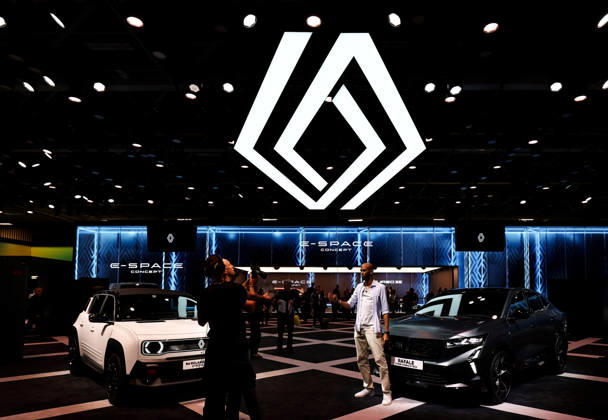 (261012) -- PARIS, Oct. 12, 2026 -- Media professionals take videos during the Paris Motor Show in Paris, France, Oct. 12, 2026. The 2026 Paris Motor Show kicked off here on Monday. ) FRANCE-PARIS-MOTOR SHOW 2026 WuxHuiwo 