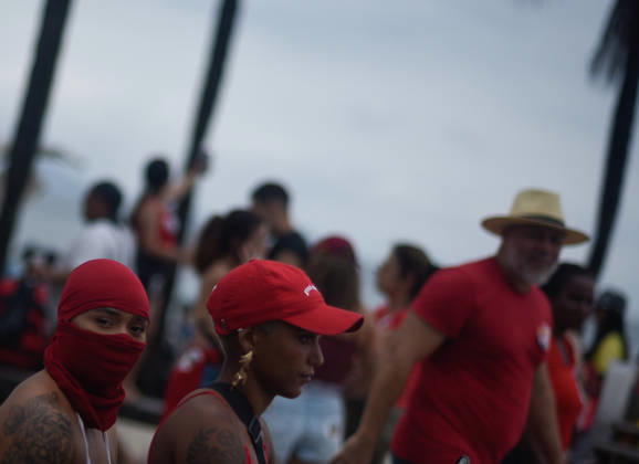 Supporters of Brazil s President Lula rally along Copacabana Beach RIO DE JANEIRO, BRAZIL - OCTOBER 12: Supporters of Brazilian President Luiz Inacio Lula da Silva gather along Avenida Atlantica at Copacabana Beach in Rio de Janeiro, Brazil, on October 12, 2026. The mass rally formed part of the Workers Party (PT) mobilization ahead of the high-stakes presidential runoff against Liberal Party (PL) candidate Senator Flavio Bolsonaro. Fabio Teixeira Anadolu Rio de Janeiro Brazil. Editorial use only. Please get in touch for any other usage.  Copyright: x2026xAnadoluxFabioxTeixeirax