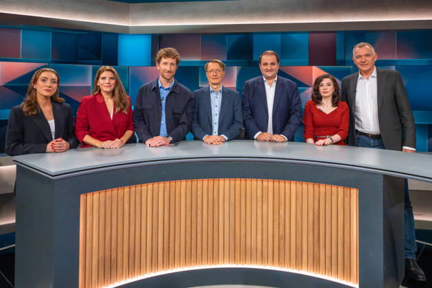 Hart aber Fair aus Köln am 12. Oktober 2026. Von links nach rechts: Sophie-Marie Schulz, Ressortleiterin Politik der Berliner Zeitung, die Unternehmerin Sarna Röser (Zementrohr- und Betonwerke Karl Röser & Sohn GmbH), Gastgeber Louis Klamroth, Karl Wilhelm Lauterbach, Mitglied des Bundestages und Gesundheitspolitiker, neben Karl Wilhelm Lauterbach, Nathanael Liminski, CDU, NRW-Minister, Marina Weisband, Bündnis ö90 Die Grünen, sowie Jan van Aken, Bundestagsabgeordneter der Linken. Bärbel Bas ist als Arbeitsministerin und SPD-Vorsitzende zurückgetreten. Wurde sie Unmenschlich behandelt? Die politische Mitte in Deutschland wird leer. CDU und SPD kämpfen um ihr Überleben. Die AfD greift in einzelnen Bundesländern nach der Macht. D