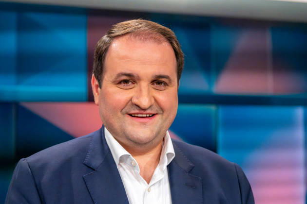 Hart aber Fair aus Köln am 12. Oktober 2026. Im Bild der Minister für Bundes- und Europaangelegenheiten, Internationales sowie Medien des Landes Nordrhein-Westfalen, Nathanael Liminski, CDU. Bärbel Bas ist als Arbeitsministerin und SPD-Vorsitzende zurückgetreten. Wurde sie Unmenschlich behandelt? Die politische Mitte in Deutschland wird leer. CDU und SPD kämpfen um ihr Überleben. Die AfD greift in einzelnen Bundesländern nach der Macht. Die Klamroths Gäste diskutierten kontrovers über die Zukunft Deutschlands. Köln Nordrhein-Westfalen Deutschland