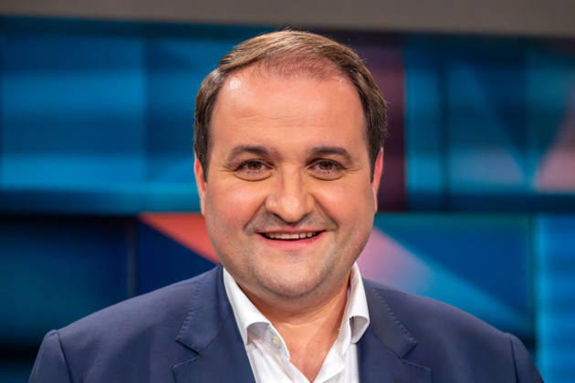 Hart aber Fair aus Köln am 12. Oktober 2026. Im Bild der Minister für Bundes- und Europaangelegenheiten, Internationales sowie Medien des Landes Nordrhein-Westfalen, Nathanael Liminski, CDU. Bärbel Bas ist als Arbeitsministerin und SPD-Vorsitzende zurückgetreten. Wurde sie Unmenschlich behandelt? Die politische Mitte in Deutschland wird leer. CDU und SPD kämpfen um ihr Überleben. Die AfD greift in einzelnen Bundesländern nach der Macht. Die Klamroths Gäste diskutierten kontrovers über die Zukunft Deutschlands. Köln Nordrhein-Westfalen Deutschland